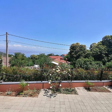 Apartment Cindy Ловран Екстериор снимка