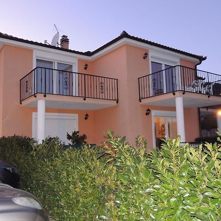 Apartment Cindy Ловран Екстериор снимка