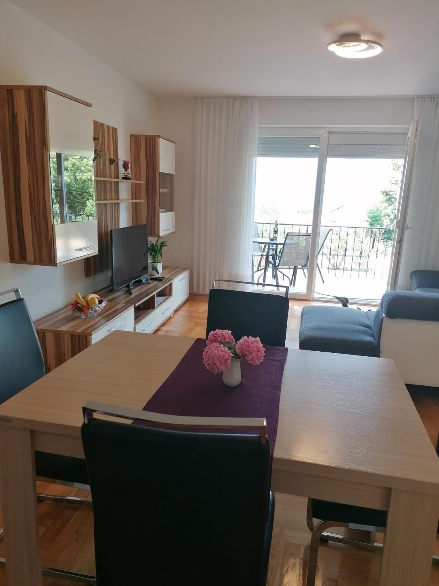 Apartment Cindy Ловран Екстериор снимка