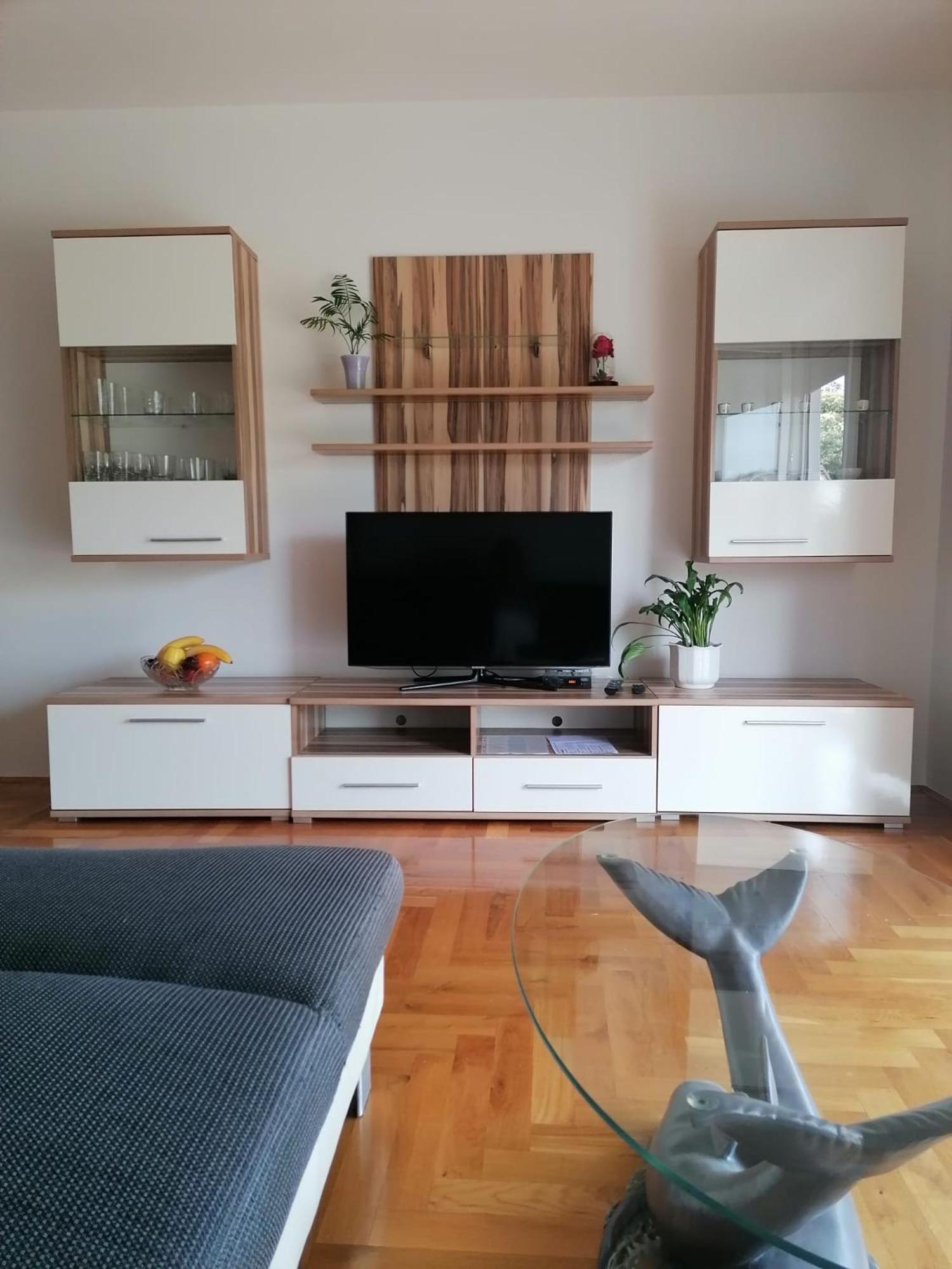 Apartment Cindy Ловран Екстериор снимка