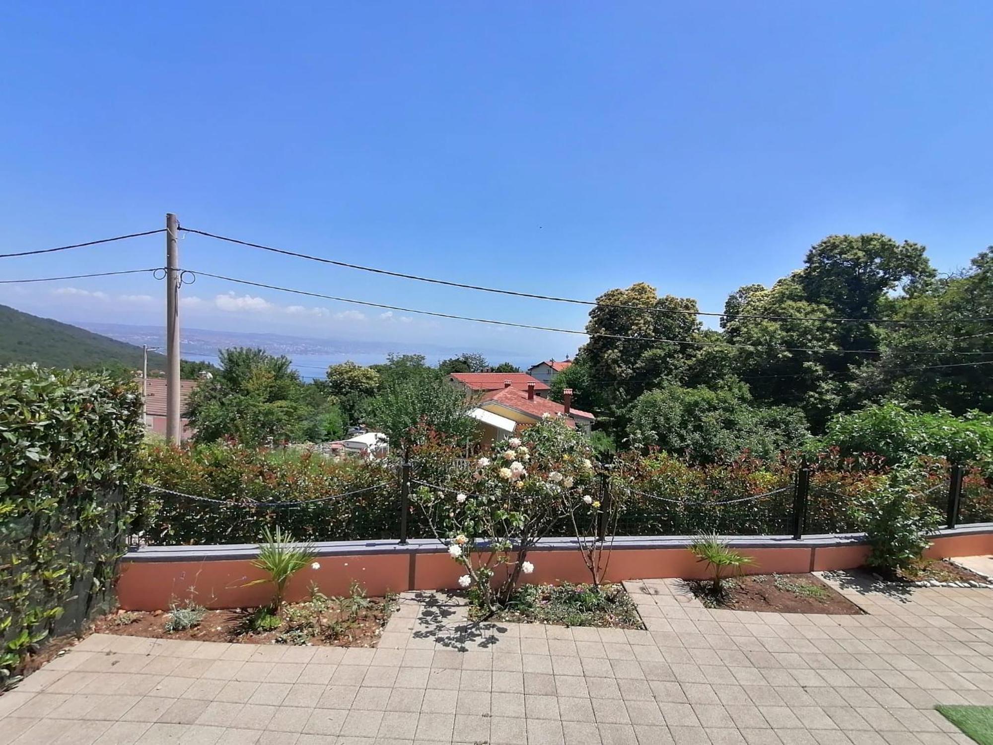Apartment Cindy Ловран Екстериор снимка