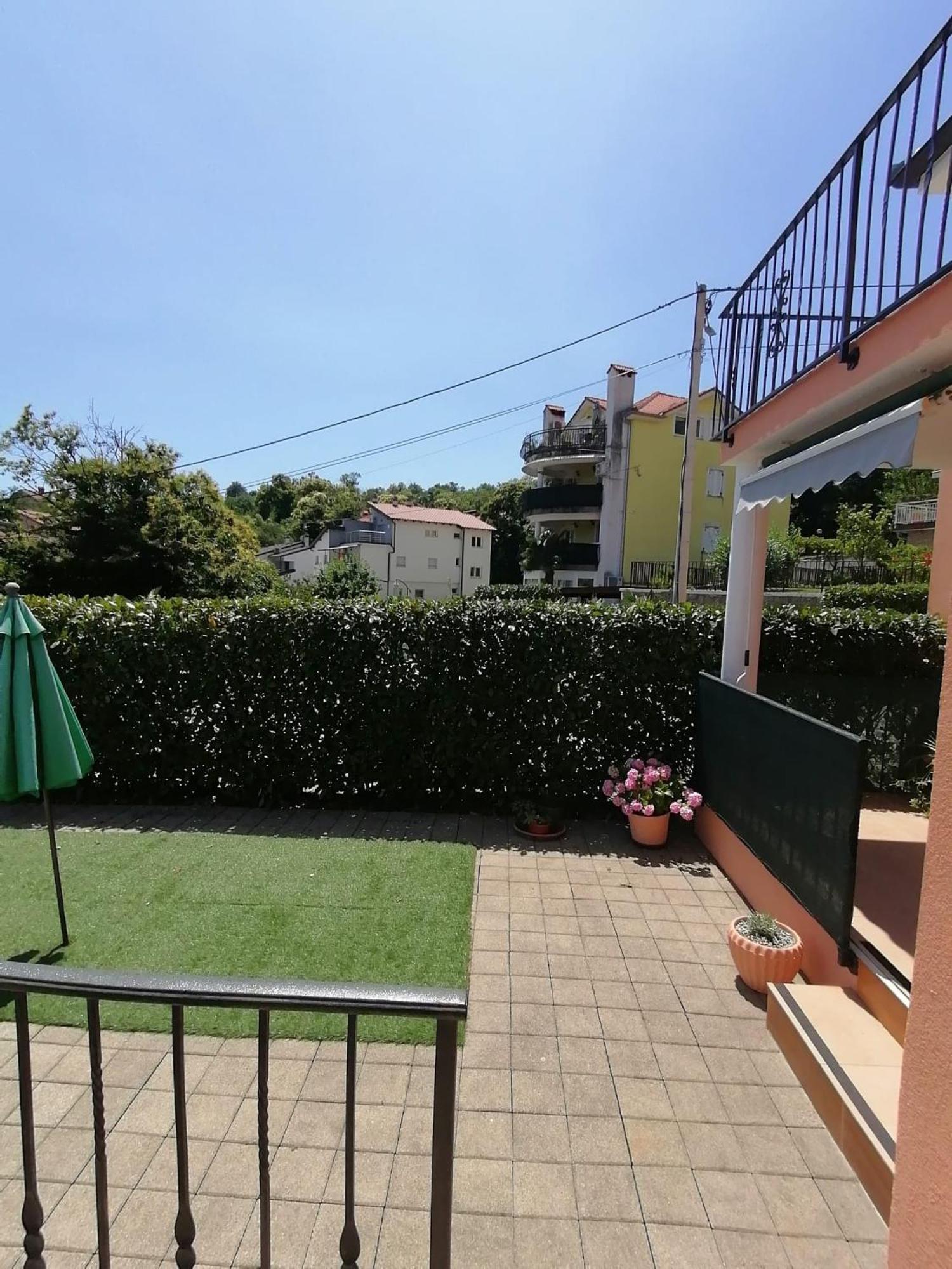 Apartment Cindy Ловран Екстериор снимка