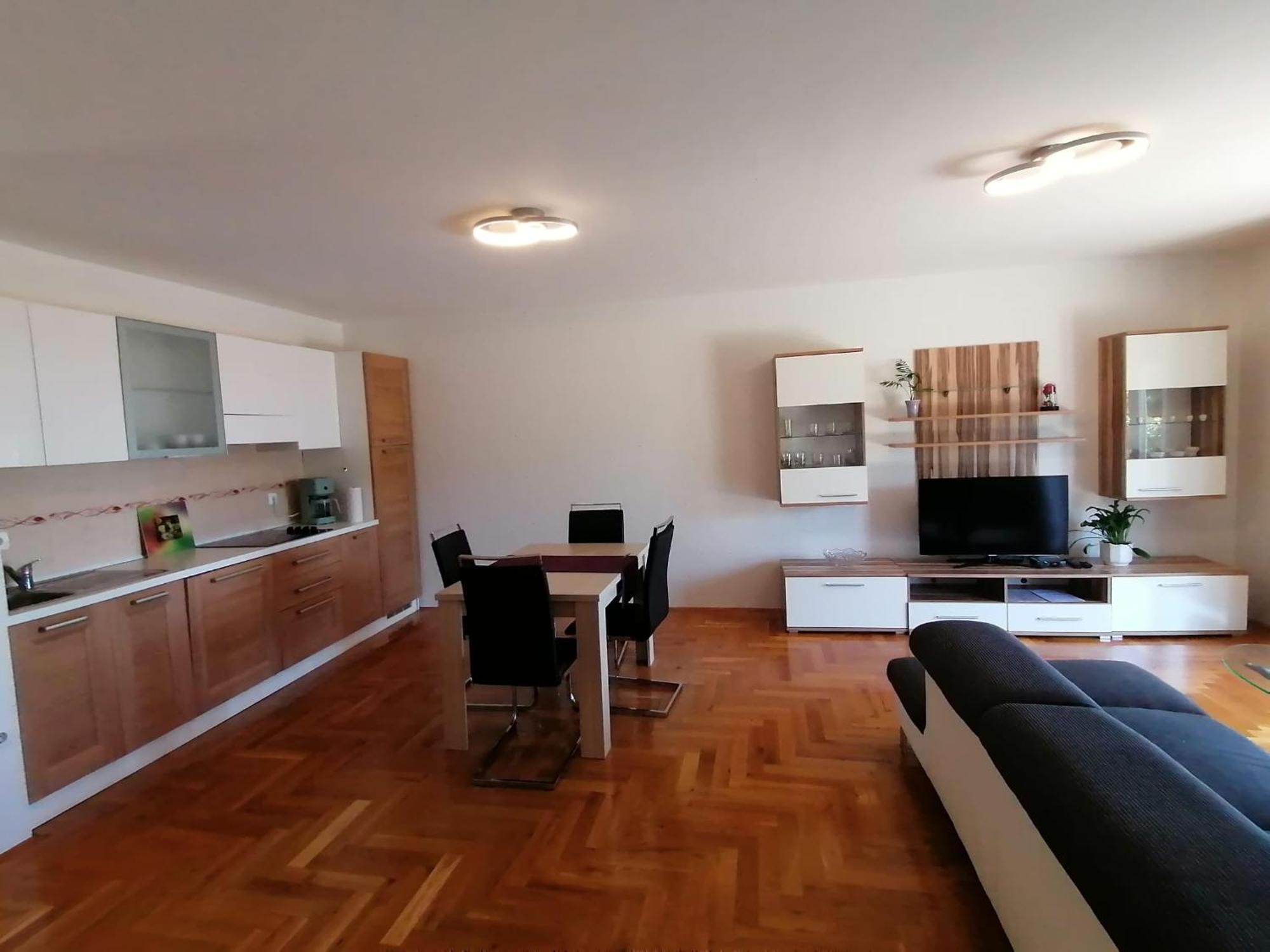 Apartment Cindy Ловран Екстериор снимка