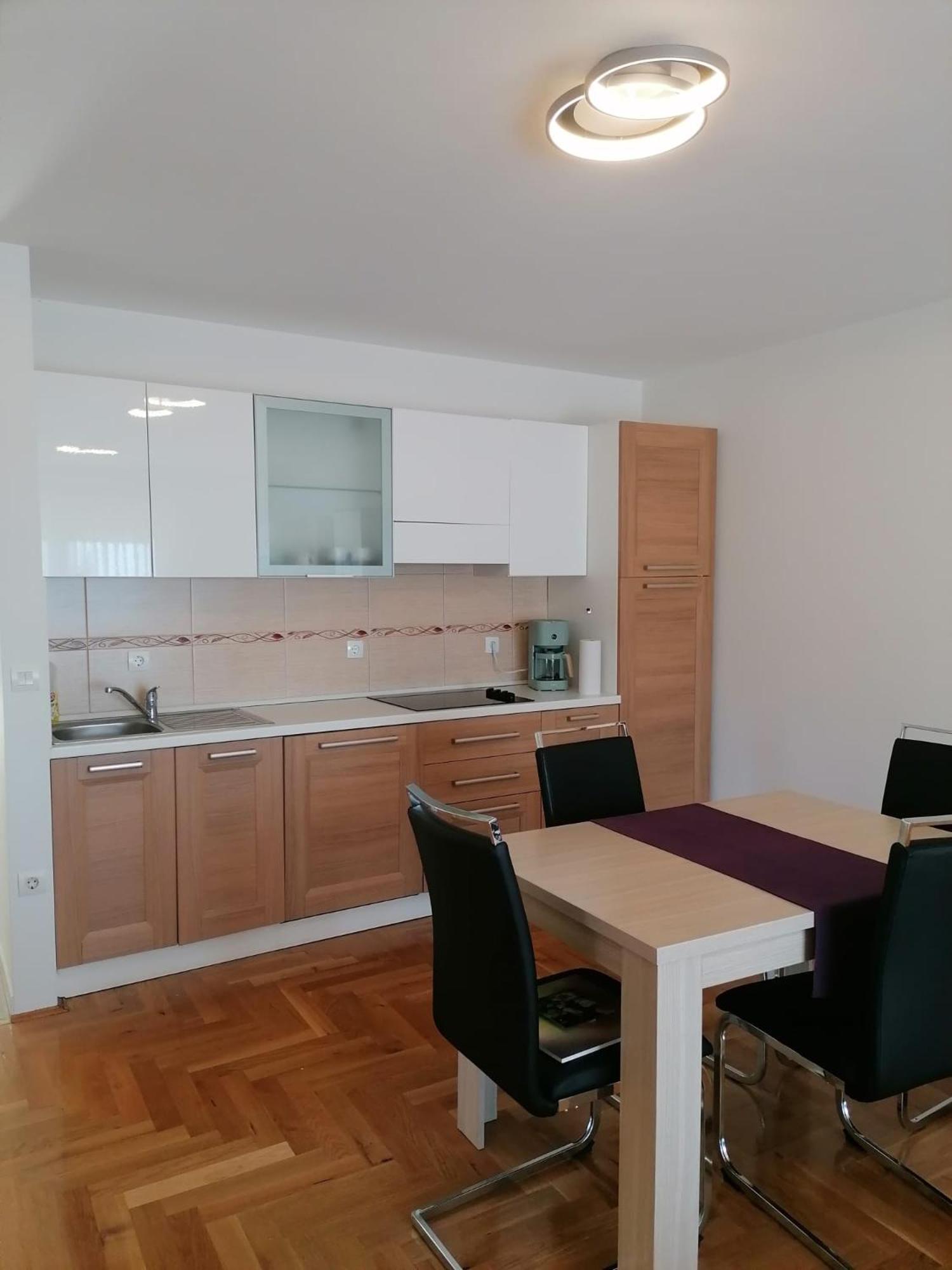 Apartment Cindy Ловран Екстериор снимка