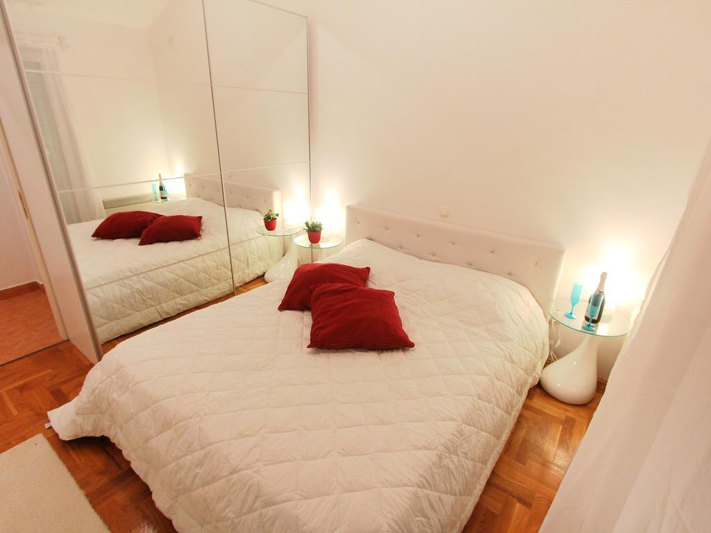 Apartment Cindy Ловран Екстериор снимка