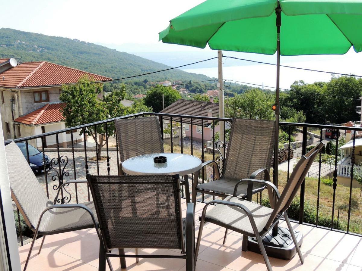 Apartment Cindy Ловран Екстериор снимка