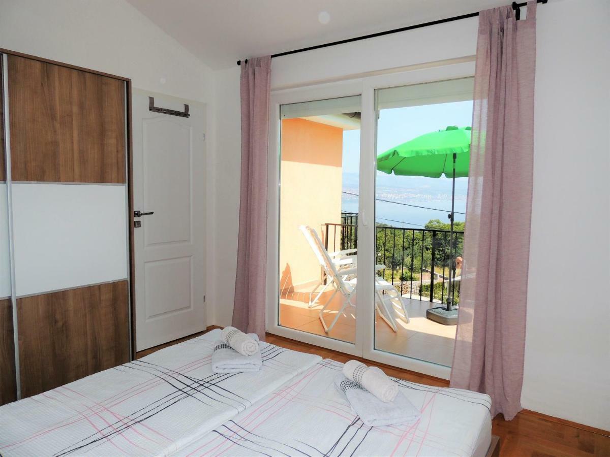 Apartment Cindy Ловран Екстериор снимка